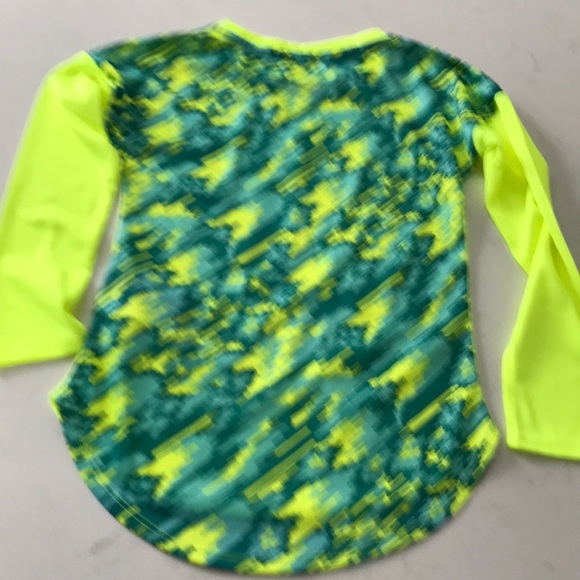 Nike dri fit girls athletic shirt - Picture 4 of 6